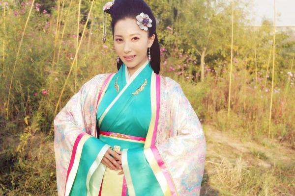 7旬夫妻为3岁女儿庆生 章子怡为1岁女儿庆生