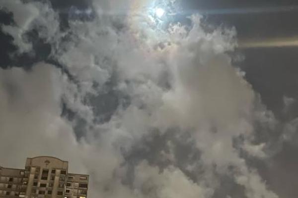 8月15的月亮(8月15的月亮为什么那么圆)