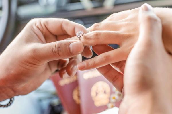 2025年12月13日宜嫁娶吗日子(2025年12月12日)