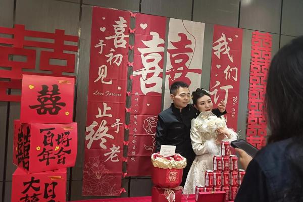 想选在2025年春节期间订婚，请问哪天是宜订婚的好日子