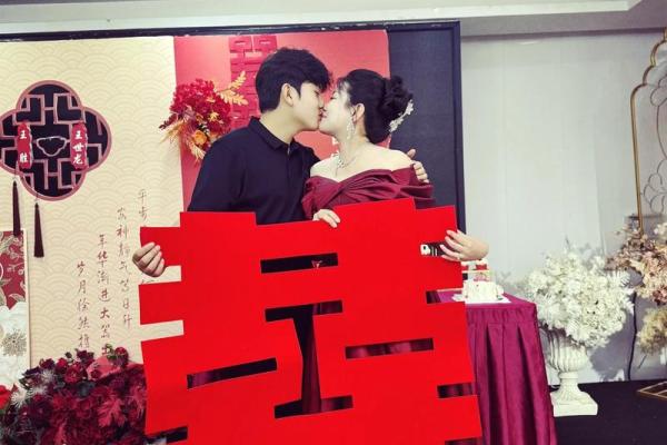 想选个周末订婚，2025年9月适合订婚的周六日日期有哪几天