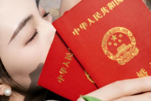 10月份领证黄道吉日查询，避开农历忌讳日期，附民政局预约攻略