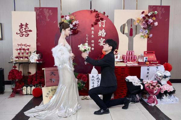 2025年九月初七订婚日子好吗？黄历查询与婚嫁宜忌解析