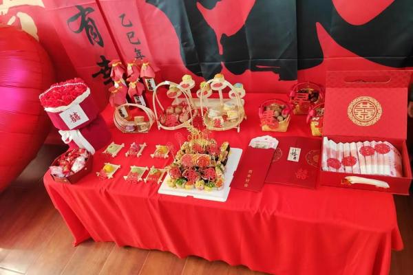 请问2025年农历八月有哪些适合订婚的吉利日子推荐