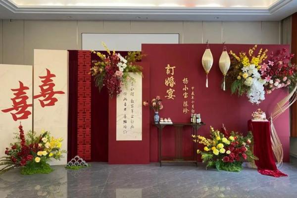 2025年10月订婚日子怎么选(2025年适合订婚的日子)