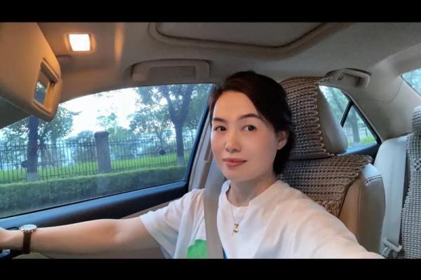 女属蛇比男属鸡大4岁适合在一起吗？性格与感情发展分析